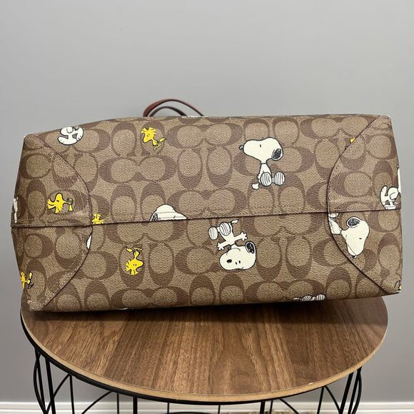 COACH X PEANUTS CITY TOTE IN SIGNATURE CANVAS WITH SNOOPY (CF166) - Picture 6 of 9